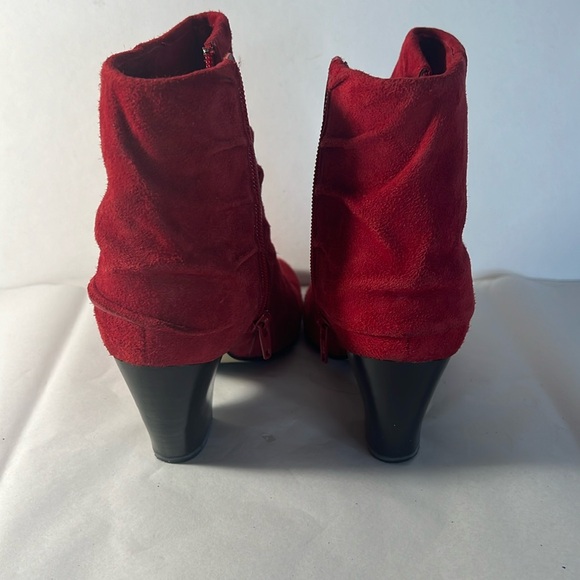 Vaneli Jessica Red Suede Ankle Booties - Picture 5 of 7